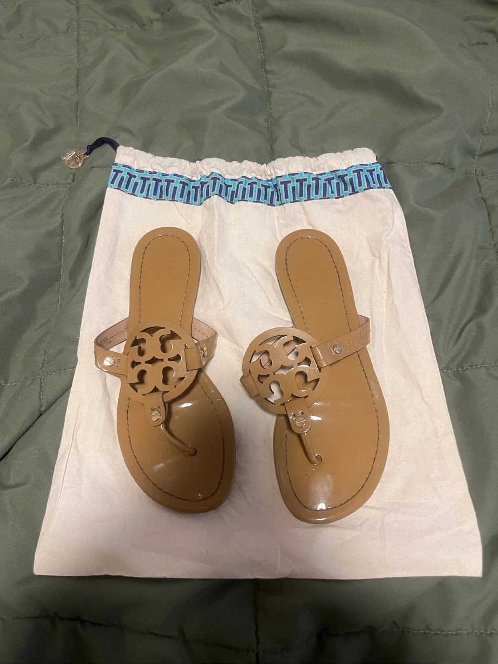 Tory Burch Patent Logo Thong Sandals in Sand